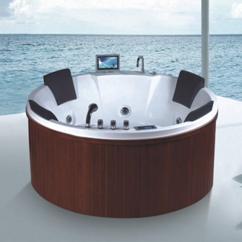Badewanne mit freistehendem Whirlpool im Freien Whirlpool mit zwei Lounge-Whirlpool